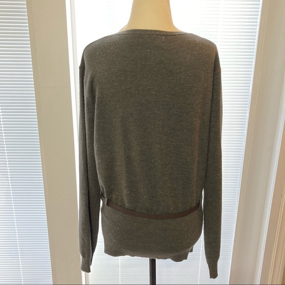 🌸5/$25🌸
Isaac Mizrahi Sweater with Belt - Picture 2 of 5
